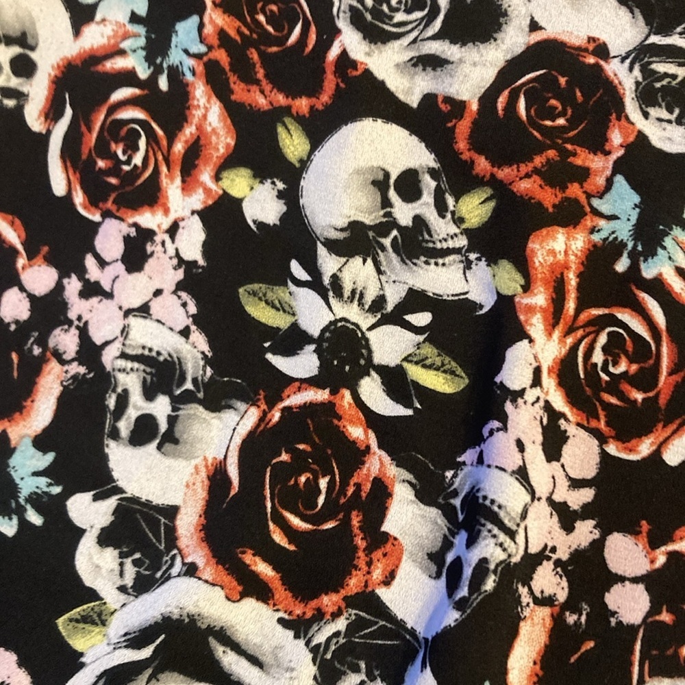 torrid Black Floral & Skull Short Sleeve Tee